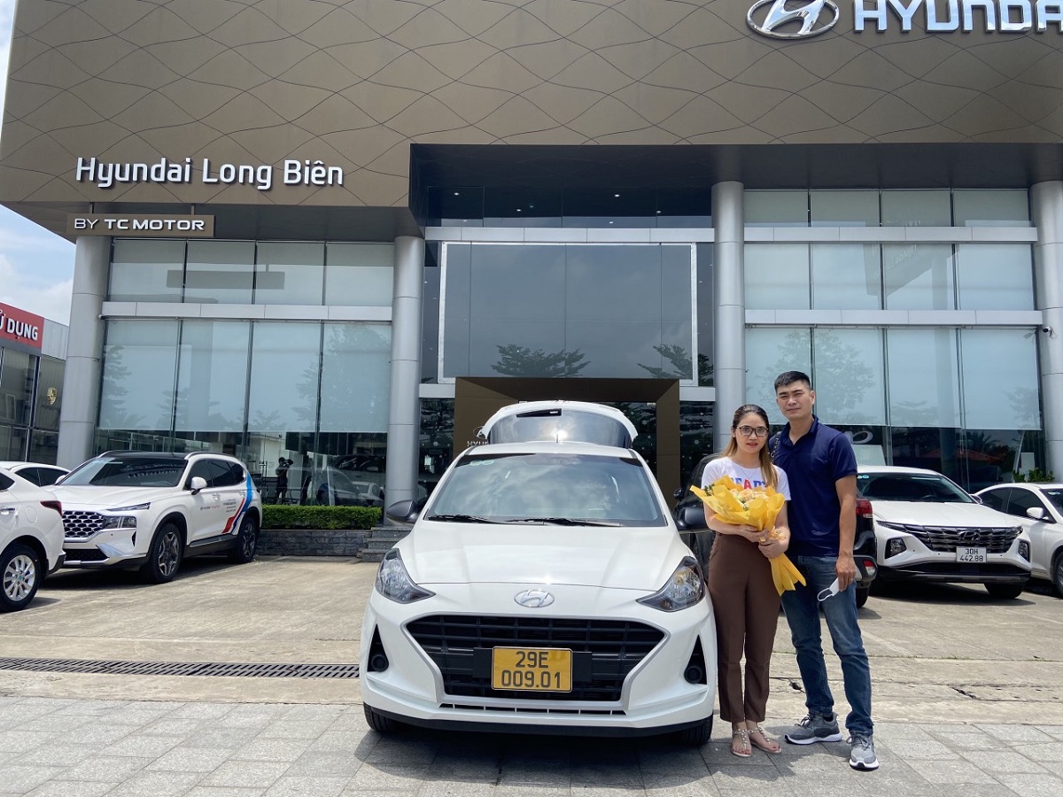 Hyundai Long Biên Bàn giao xe Hyundai I10 Đến Chị Hà - Bắc Từ Liêm